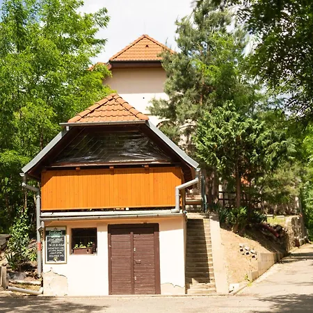 内霍卡酒店 Prušánky